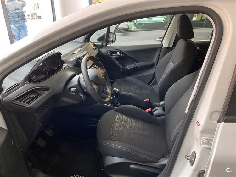 Peugeot 208  foto 6