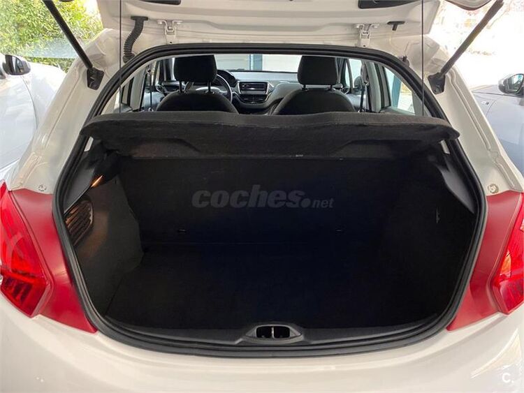Peugeot 208  foto 9